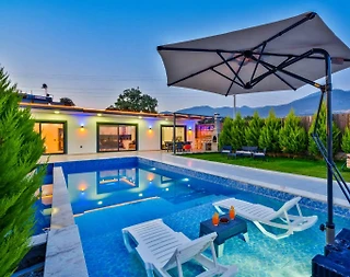 Kaş Çavdır'da Geniş Alanlara Sahip, Özel Havuzlu, Konforlu Villa - 1