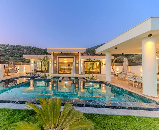Kaş Çavdır'da Geniş Bahçeli, Özel Havuzlu, Saunalı Villa  - 1