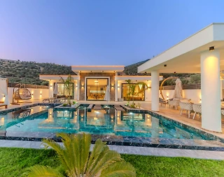 Kaş Çavdır'da Geniş Bahçeli, Özel Havuzlu, Saunalı Villa - 1