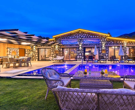 Kaş Çavdır'da Gözlerden Uzak Konumda, Özel Havuzlu, Taş Villa - 1