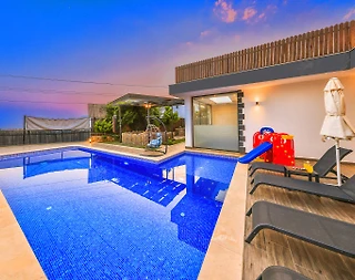 Kaş Çavdır'da Modern Tasarımlı, Açık ve Kapalı Havuzlu, Kiralık Villa - 1