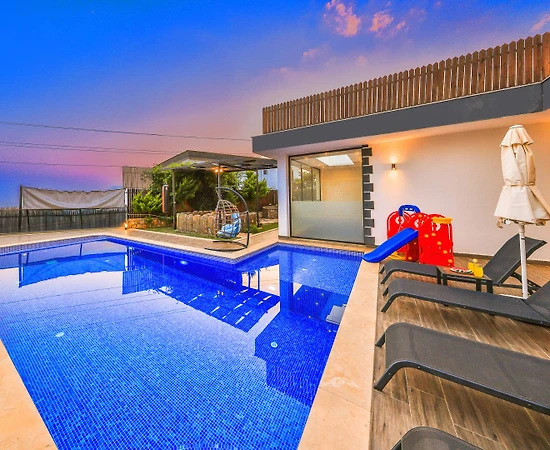 Kaş Çavdır'da Modern Tasarımlı, Açık ve Kapalı Havuzlu, Kiralık Villa - 1