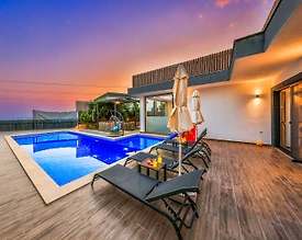 Kaş Çavdır'da Modern Tasarımlı, Açık ve Kapalı Havuzlu, Kiralık Villa - 2