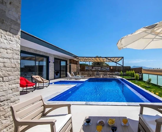 Kaş Çavdır'da Muhteşem Doğada, Özel Havuzlu, Çocuk Oyun Alanlı Villa - 1