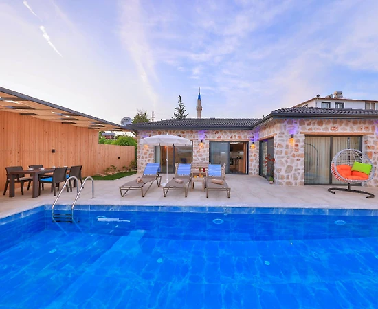 Kaş Çavdır'da Otantik Tasarımlı, Özel Havuzlu, Muhafazakar Villa - 1