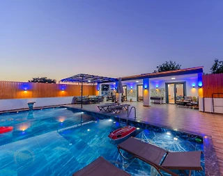 Kaş Çavdır'da Sakin Konumda, Özel Havuzlu, Konforlu Villa - 1