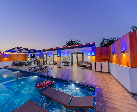 Kaş Çavdır'da Sakin Konumda, Özel Havuzlu, Konforlu Villa - 1