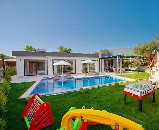 Kaş Çavdır'da Sakin Konumda, Özel Havuzlu, Olanaklı, Lüks Villa - 1