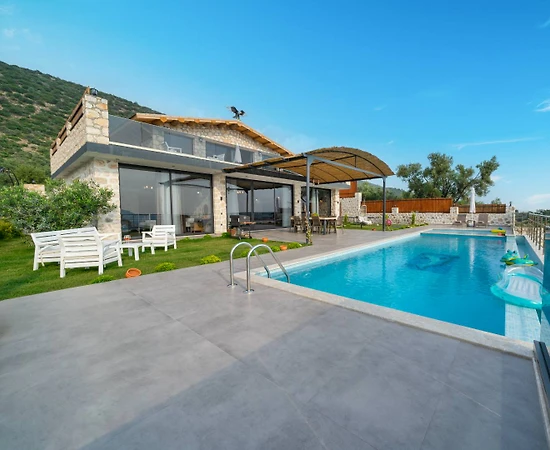 Kaş Çavdır'da Yemyeşil Bahçeli, Özel Havuzlu, Kiralık Villa - 1