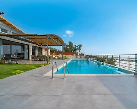Kaş Çavdır'da Yemyeşil Bahçeli, Özel Havuzlu, Kiralık Villa - 2
