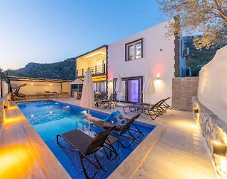 Kaş Çayköy'de Sakin Konumda, Özel Havuzlu, Konforlu Villa - 2