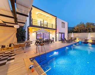 Kaş Çayköy'de Sakin Konumda, Özel Havuzlu, Konforlu Villa - 1