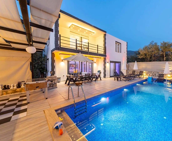 Kaş Çayköy'de Sakin Konumda, Özel Havuzlu, Konforlu Villa - 1