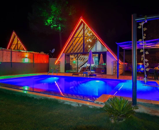 Kaş Çayköy'de Çekirdek Ailelere Uygun, Özel Havuzlu, Bahçeli Bungalov - 1