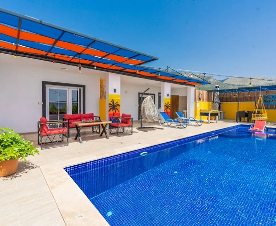 Kaş Çayköy'de Çocuk Oyun Alanlı, Özel Havuzlu, Jakuzili Villa - 1
