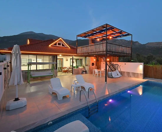 Kaş Çayköy'de Gözlerden Uzak Konumda, Özel Havuzlu, Jakuzili Villa - 1