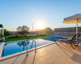 Kaş Üzümlü'de Huzurlu Doğa İçerisinde, Özel Havuzlu, Balayı Villası - 4