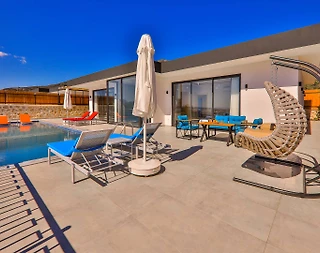 Kaş Çayköy'de Modern Tasarımlı, Özel Havuzlu, Saunalı Villa - 1