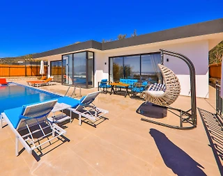 Kaş Çayköy'de Sakin Konumda, Açık ve Kapalı Havuzlu, 2+1 Villa - 2