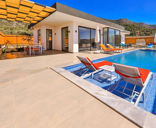 Kaş Çayköy'de Sakin Konumda, Açık ve Kapalı Havuzlu, 2+1 Villa - 1