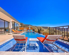 Kaş Çayköy'de Sakin Konumda, Açık ve Kapalı Havuzlu, 2+1 Villa - 3