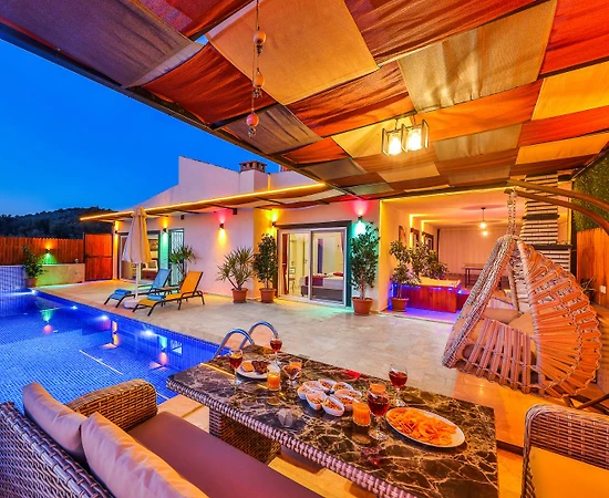 Kaş Çayköy'de Sakin Konumda, Özel Havuzlu, Jakuzili Vİlla - 1