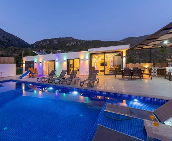 Kaş Çayköy'de Sessiz Konumda, Özel Havuzlu, Lüks Villa - 1