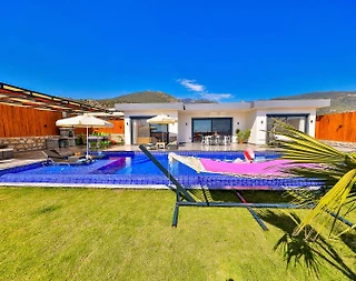 Kaş Çayköy'de Yemyeşil Bahçeli, Özel Havuzlu, Konforlu Villa - 2