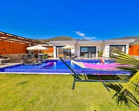 Kaş Çayköy'de Yemyeşil Bahçeli, Özel Havuzlu, Konforlu Villa - 2