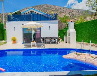 Kaş Çayköy'de Yemyeşil Doğada, Özel Havuzlu, Salıncaklı Villa - 1