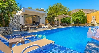 Honeymoon Villa with Private Pool Surrounded by Greenery in Kaş Çayköy