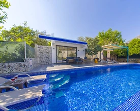 Kaş Çayköy'de Yeşillikler İçerisinde, Özel Havuzlu, Balayı Villası - 2