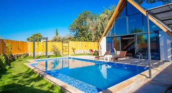 Kaş Çayköy'de Yeşillikler İle Dolu Doğada, Özel Havuzlu, Kiralık Bungalov
