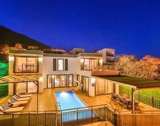 Kaş Çukurbağ'da Doğa İle İç İçe, Özel Havuzlu, Konforlu Villa - 1