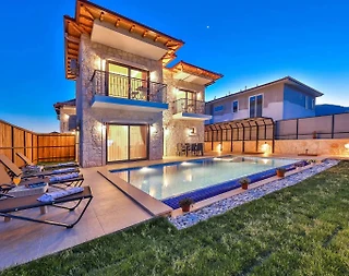 Kaş Andifli'de Bahçeli, Özel Havuzlu, 5 Kişilik Konforlu Villa - 1