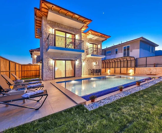 Kaş Andifli'de Bahçeli, Özel Havuzlu, 5 Kişilik Konforlu Villa - 1