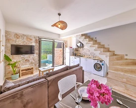 Kaş Çukurbağ'da Doğa Manzaralı, Özel Havuzlu, Taş Villa - 2