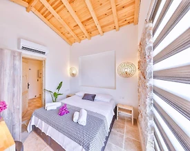 Kaş Çukurbağ'da Doğa Manzaralı, Özel Havuzlu, Taş Villa - 3