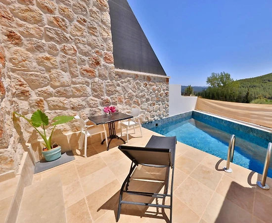 Kaş Çukurbağ'da Doğa Manzaralı, Özel Havuzlu, Taş Villa - 1