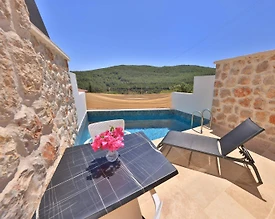 Kaş Çukurbağ'da Doğa Manzaralı, Özel Havuzlu, Taş Villa - 2