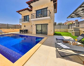 Kaş Andifli'de Ferah ve Geniş Bahçeli, Özel Havuzlu, Lüks Villa - 1