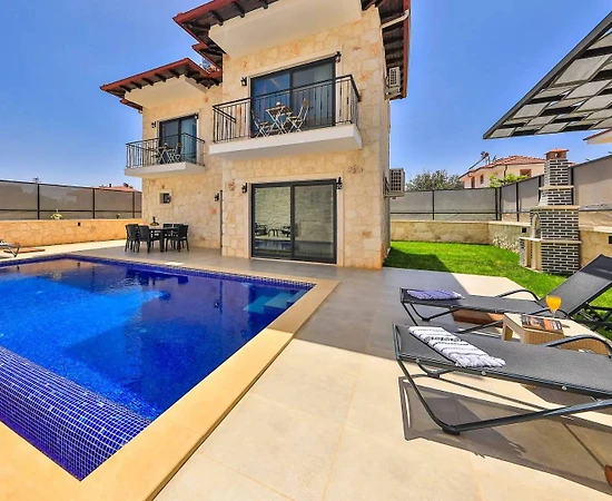 Kaş Andifli'de Ferah ve Geniş Bahçeli, Özel Havuzlu, Lüks Villa - 1
