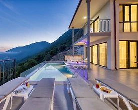 Kaş Çukurbağ'da Geniş Ailelere Uygun, Özel Havuzlu, Konforlu Villa - 2