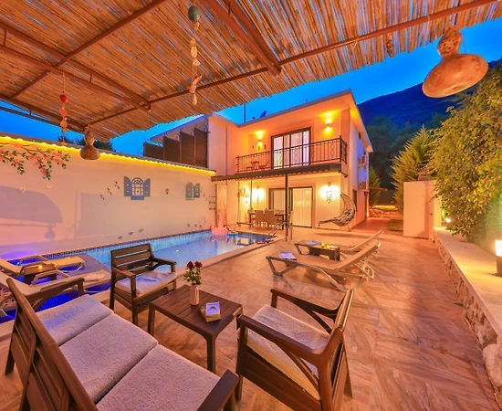 Kaş Çukurbağ'da Gözlerden Uzak, Isıtmalı Özel Havuzlu, Kiralık Villa - 1