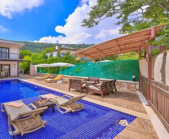 Kaş Çukurbağ'da Gözlerden Uzak, Isıtmalı Özel Havuzlu, Kiralık Villa - 1