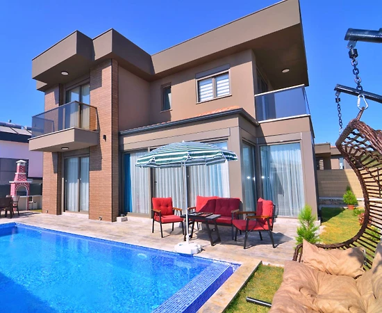 Kaş Andifli'de Modern Tasarımlı, Özel Havuzlu, Bahçeli Villa - 1