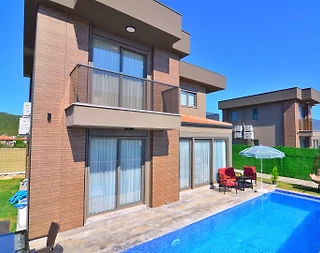 Kaş Andifli'de Modern Tasarımlı, Özel Havuzlu, Bahçeli Villa - 2