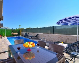 Kaş Andifli'de Modern Tasarımlı, Özel Havuzlu, Bahçeli Villa - 3