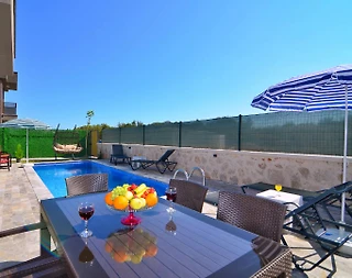 Kaş Andifli'de Modern Tasarımlı, Özel Havuzlu, Bahçeli Villa - 3