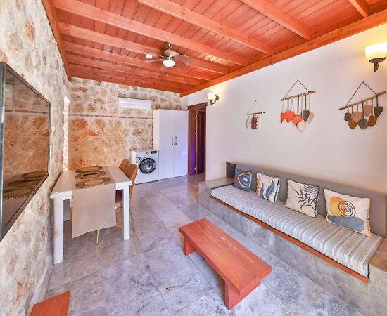 Kaş Çukurbağ'da Modern Tasarımlı, Özel Havuzlu, Korunaklı Villa - 1